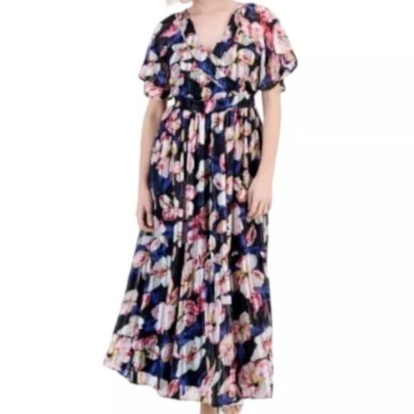 Dresses & Skirts - Floral Flowy Maxi Dress M